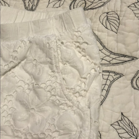 Lilly Pulitzer Wixson short in Resort White - Picture 5 of 6